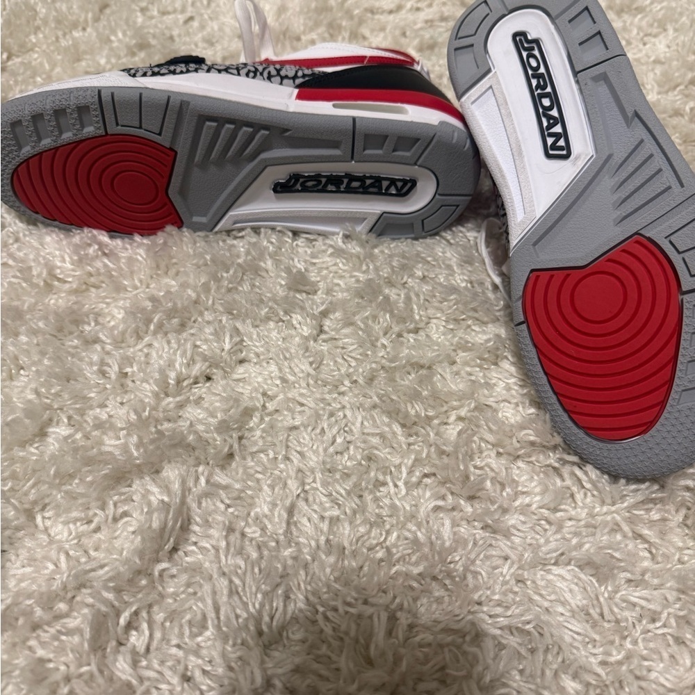 Nike Kids' Sneakers in White, Red, and Black - Picture 7 of 10